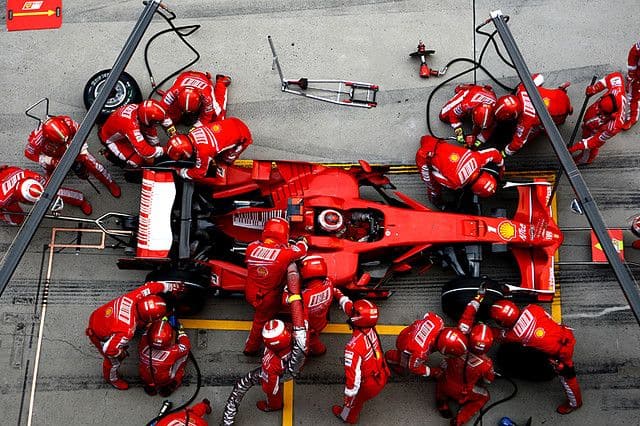 Formel 1: Ferrari's Kimi Raikkonen i pitstop
